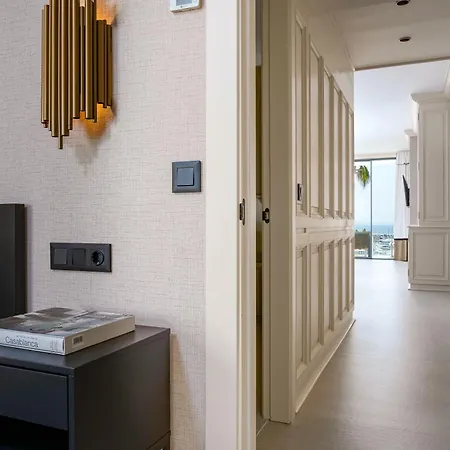 241 Puerto Banus Front Line Апартаменти